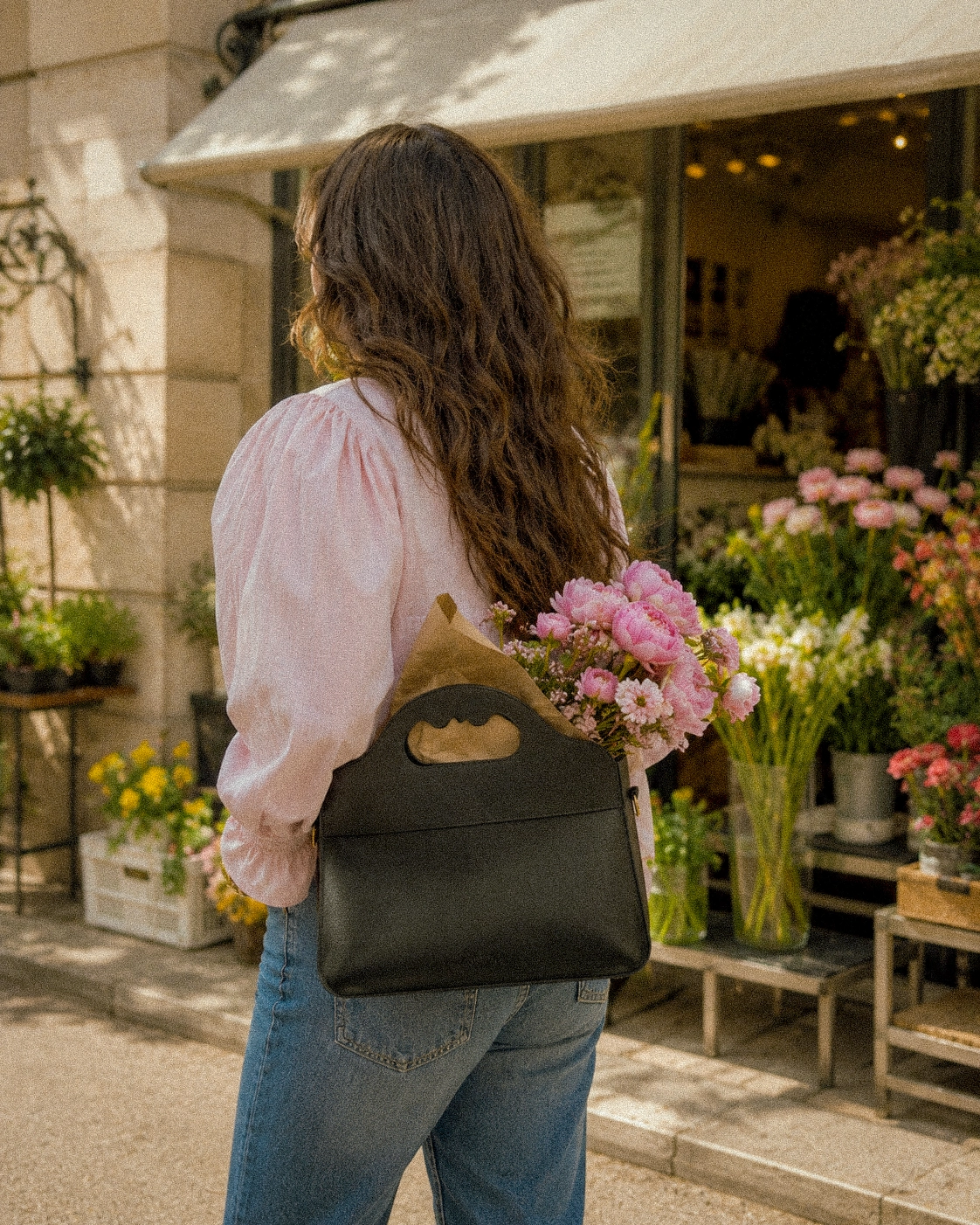 Balade en ville avec des fleurs